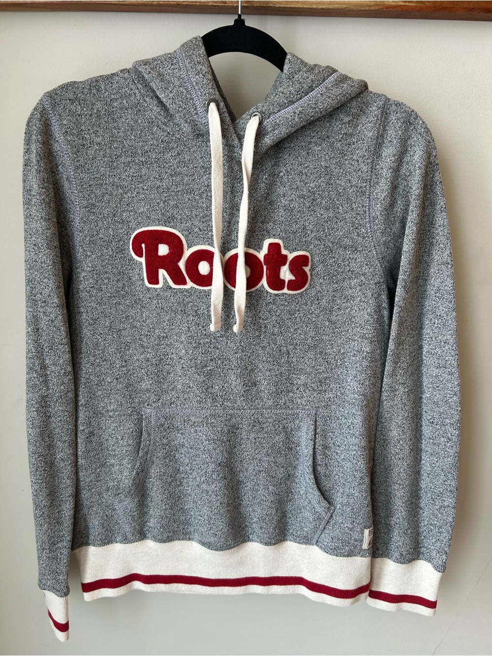 Roots Cabin 1973 Hoodie XS Grey Red Heritage Canadian Cozy Pullover - Picture 3 of 9